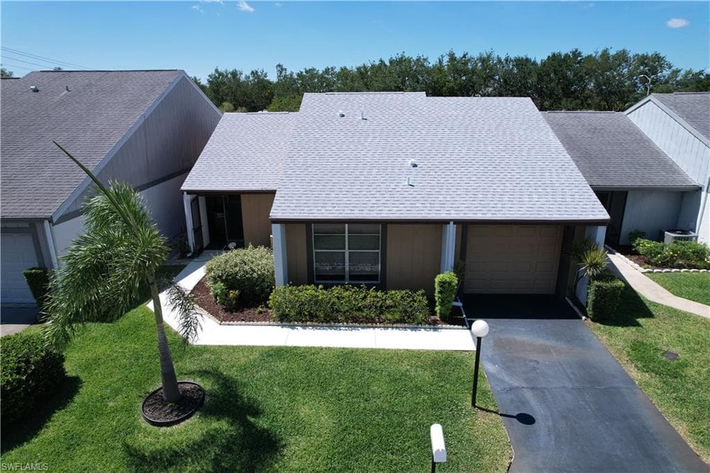 9805 Maplecrest CIR LEHIGH ACRES, FL 33936