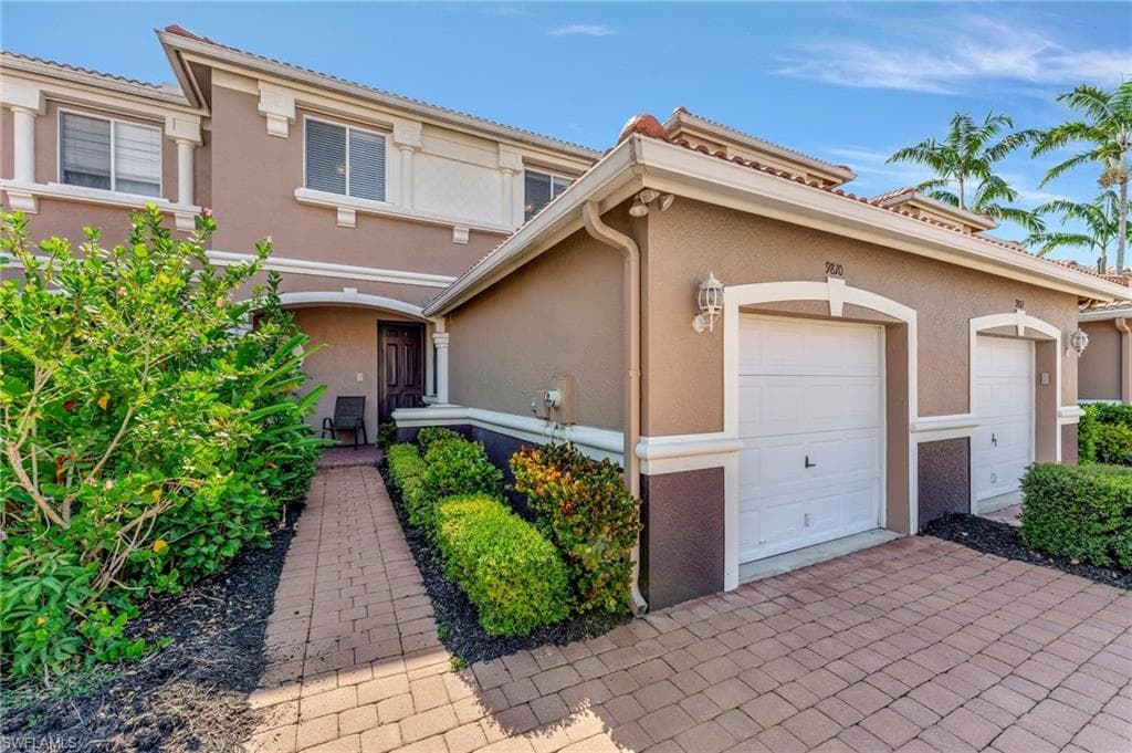 9810 Roundstone CIR FORT MYERS, FL 33967