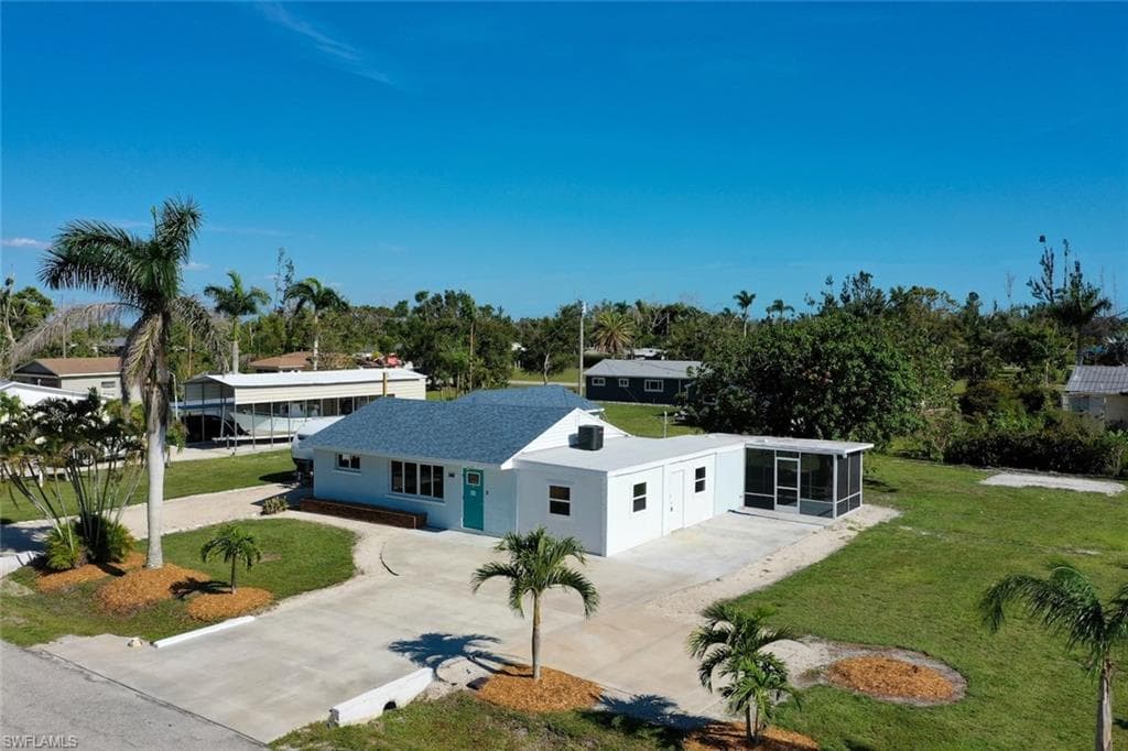 5855 Cubles DR BOKEELIA, FL 33922