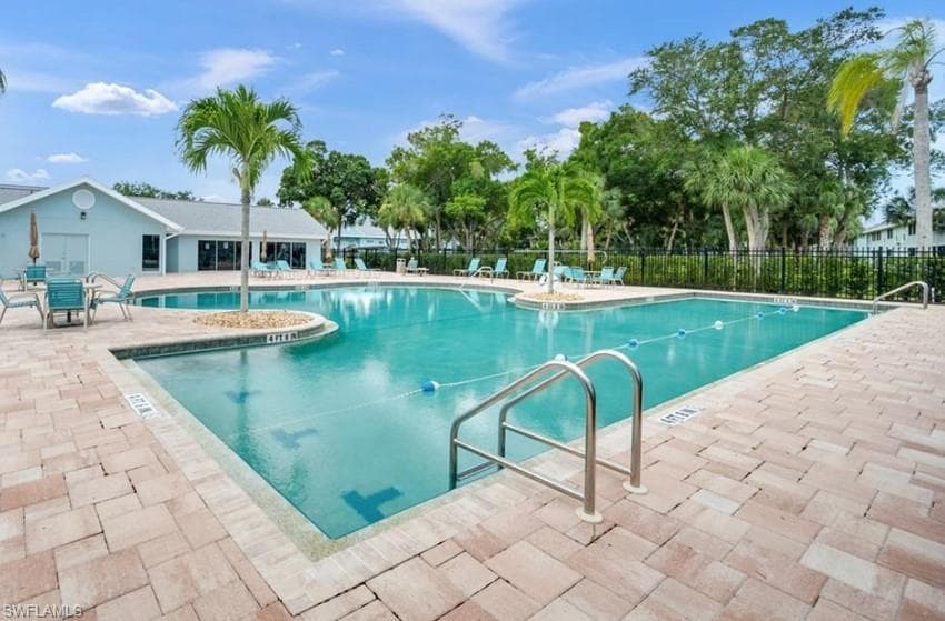 109 Wading Bird CIR V-102 NAPLES, FL 34110