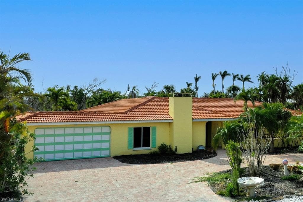 9421 Moonlight DR SANIBEL, FL 33957