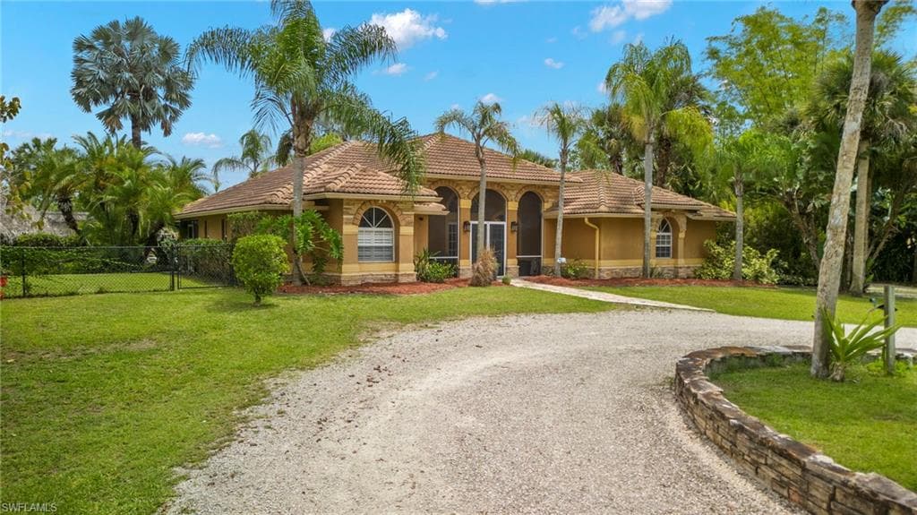 240 8th ST NE NAPLES, FL 34120