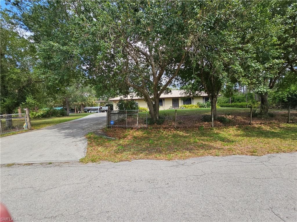 2104 Wellington AVE ALVA, FL 33920