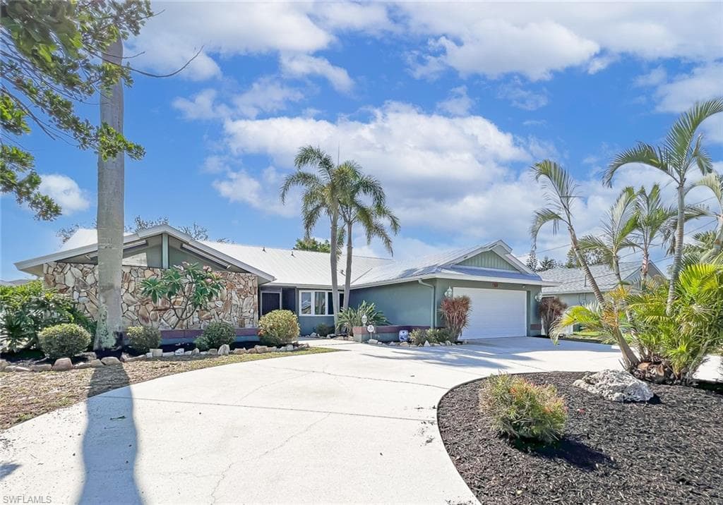 3819 SE 18th PL CAPE CORAL, FL 33904
