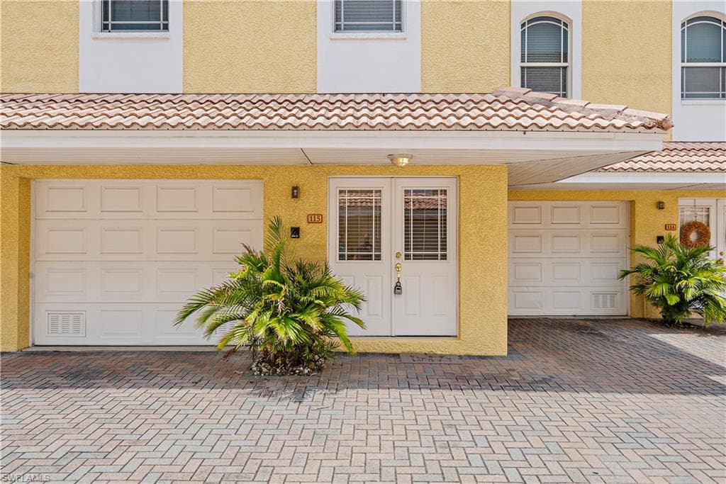 11555 Gulf Blvd TREASURE ISLAND, FL 33706