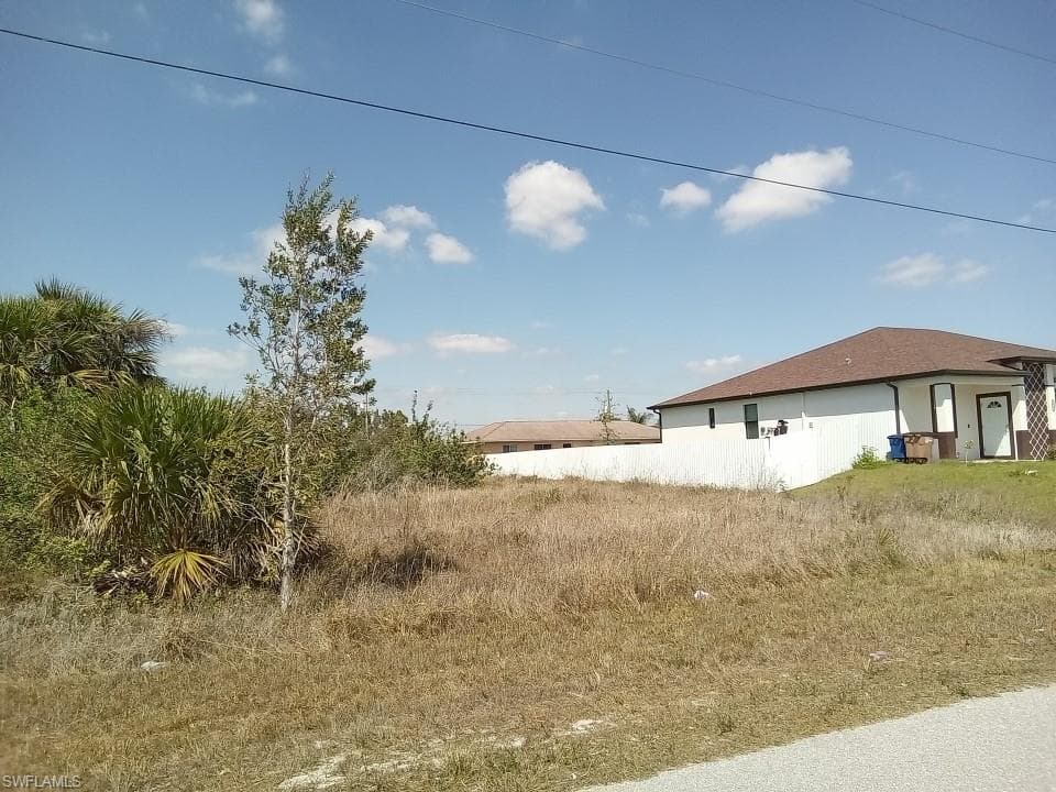 2437-2439 Daniel AVE LEHIGH ACRES, FL 33971
