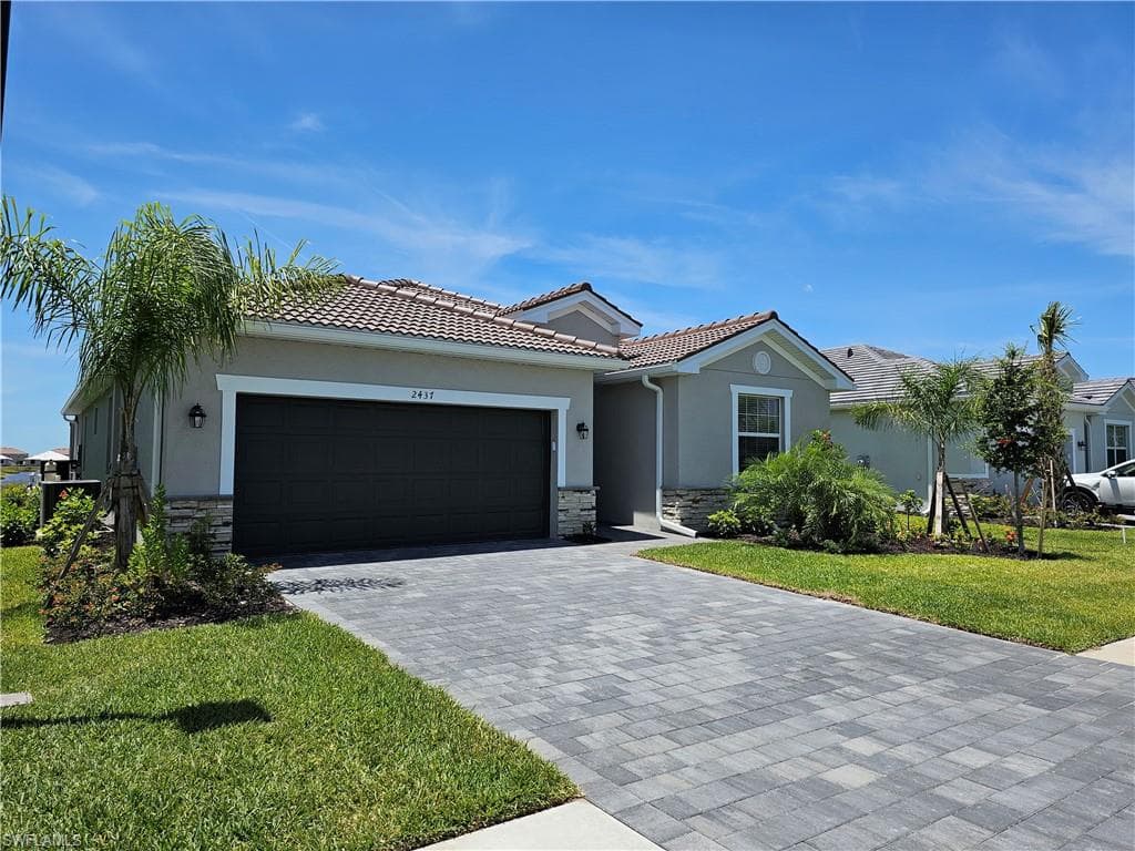 2437 Orchard ST NAPLES, FL 34120