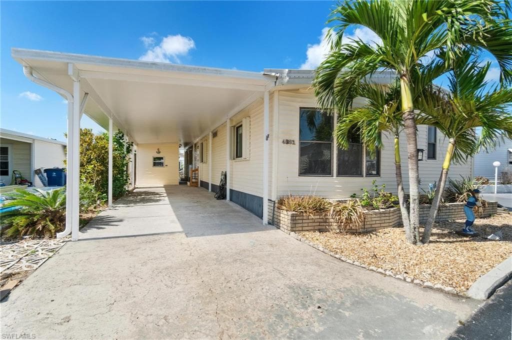 4681 Kahlua LN BONITA SPRINGS, FL 34134