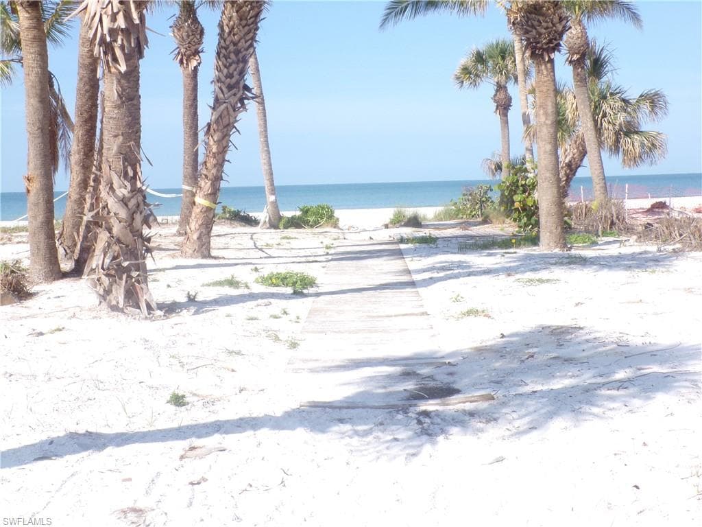 121 Gulf Island DR FORT MYERS BEACH, FL 33931