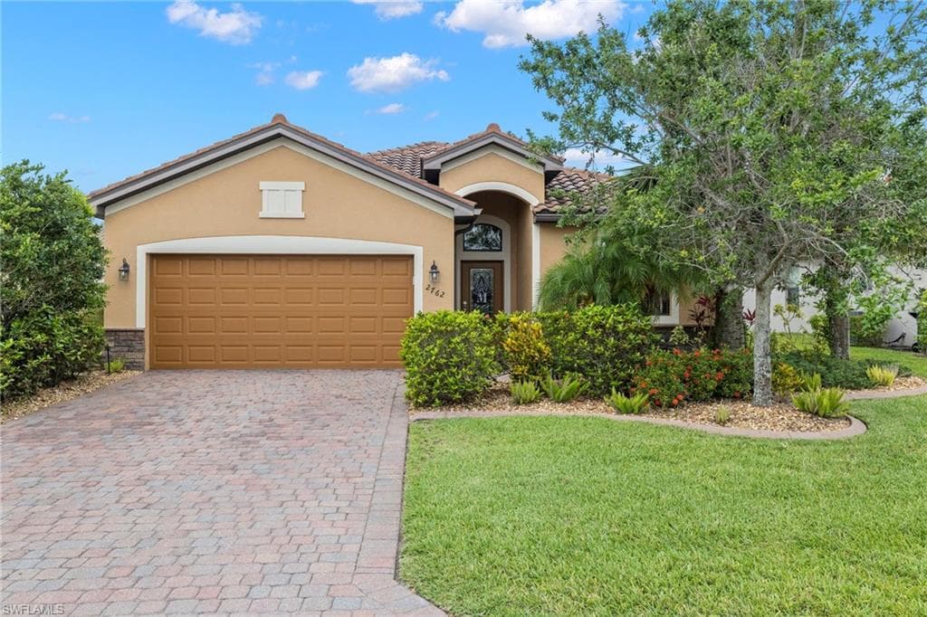 2762 Via Piazza LOOP FORT MYERS, FL 33905
