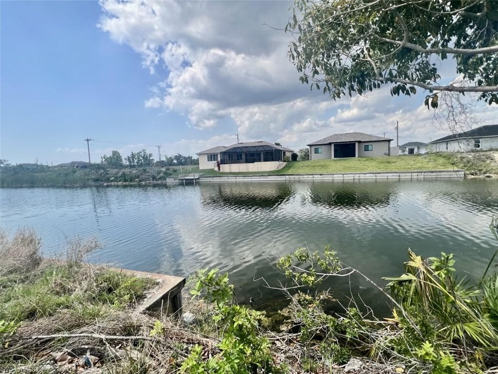 601 NW 19th TER CAPE CORAL, FL 33993