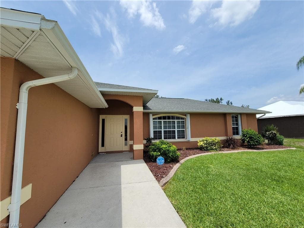1018 SW 8th CT CAPE CORAL, FL 33991