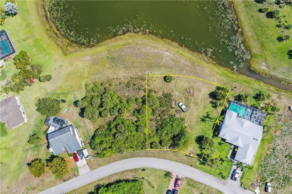 833 Geneva ST LEHIGH ACRES, FL 33974