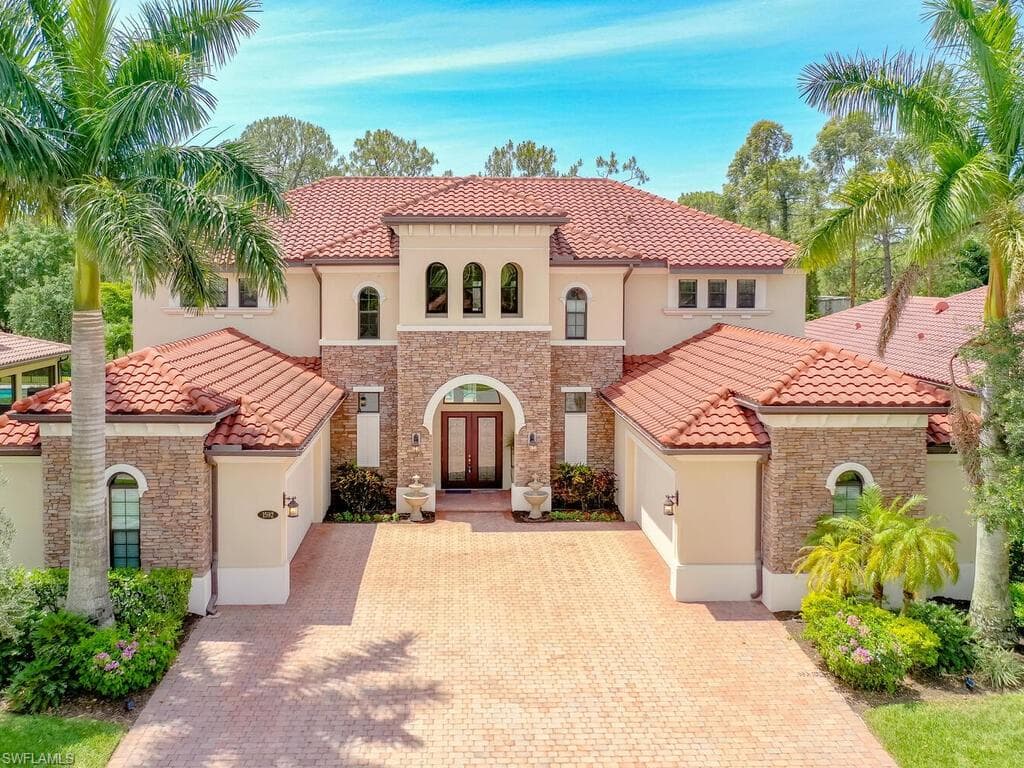 1592 Mockingbird DR NAPLES, FL 34120