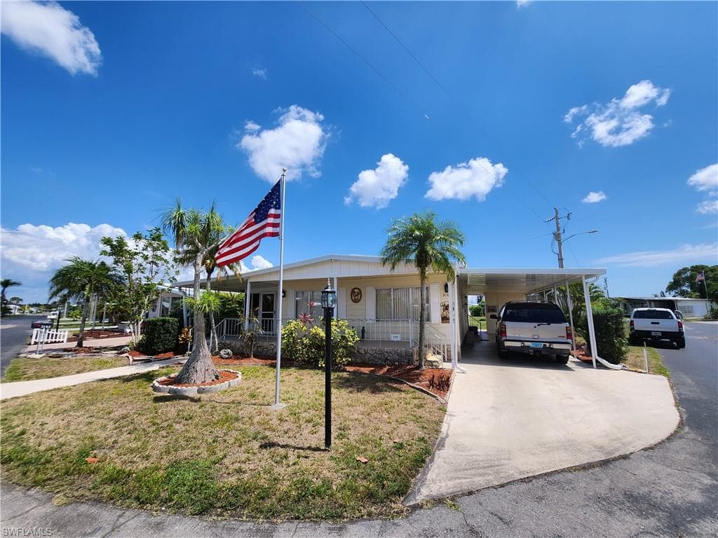 3195 Mercury LN NORTH FORT MYERS, FL 33903