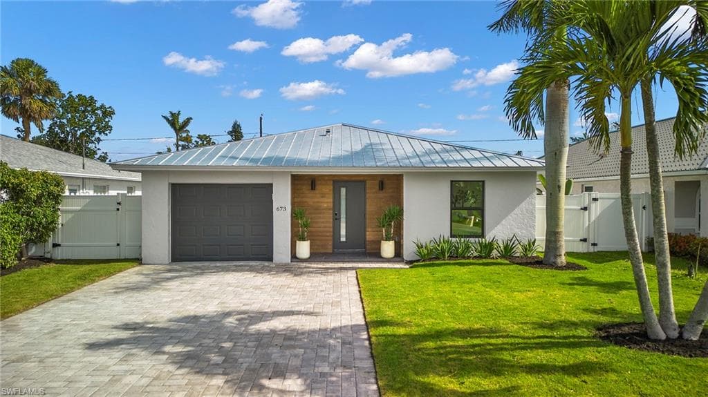673 97th AVE N NAPLES, FL 34108