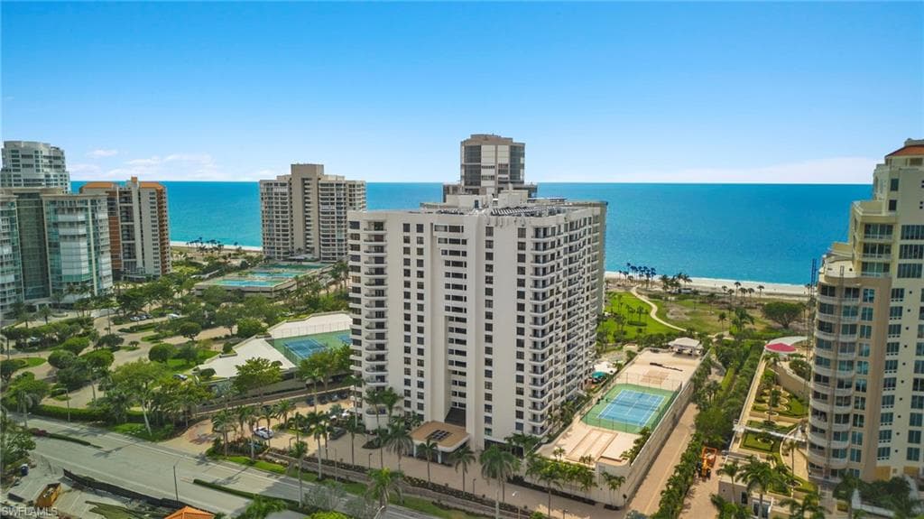 4451 Gulf Shore BLVD N 2002 NAPLES, FL 34103