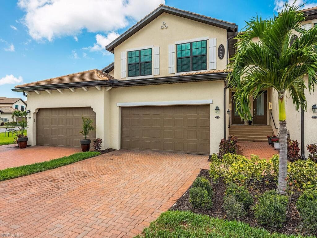 2359 Montserrat LN 201 NAPLES, FL 34120
