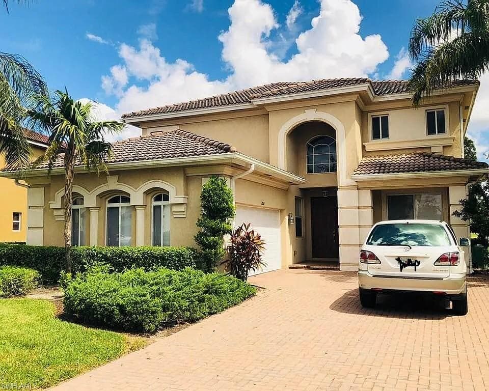 2052 Par DR NAPLES, FL 34120