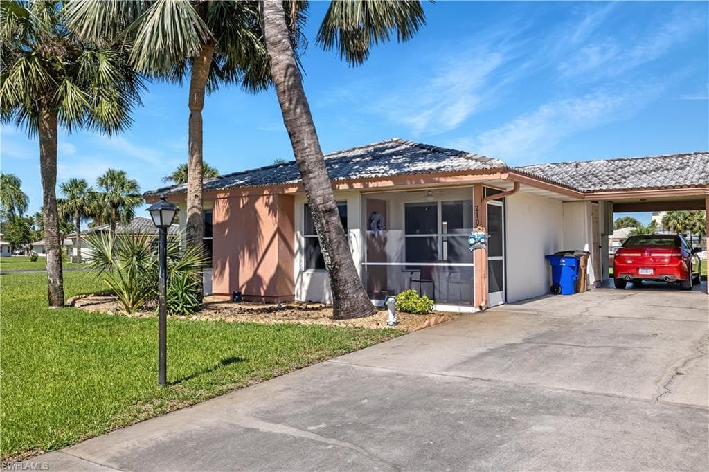 210 Oakmont PKWY LEHIGH ACRES, FL 33936