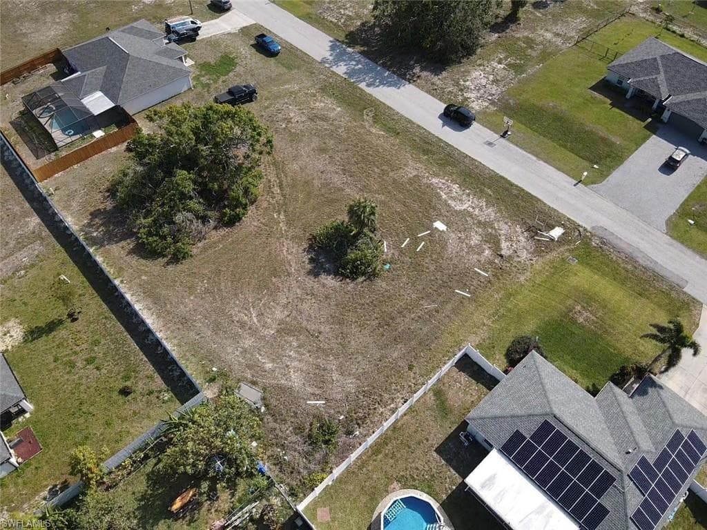 2704 NW 8th PL CAPE CORAL, FL 33993
