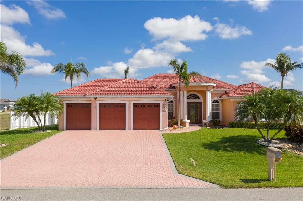3821 Yucatan PKWY CAPE CORAL, FL 33993