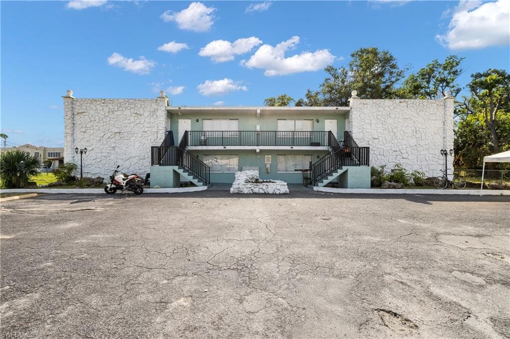 1919 Lillie ST FORT MYERS, FL 33916