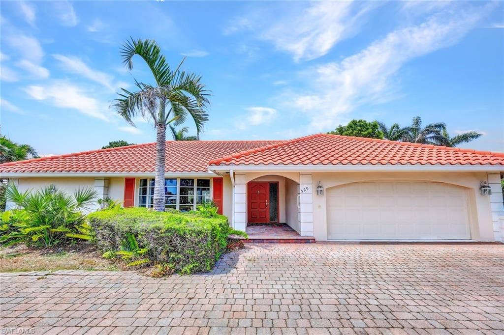529 Neapolitan WAY NAPLES, FL 34103