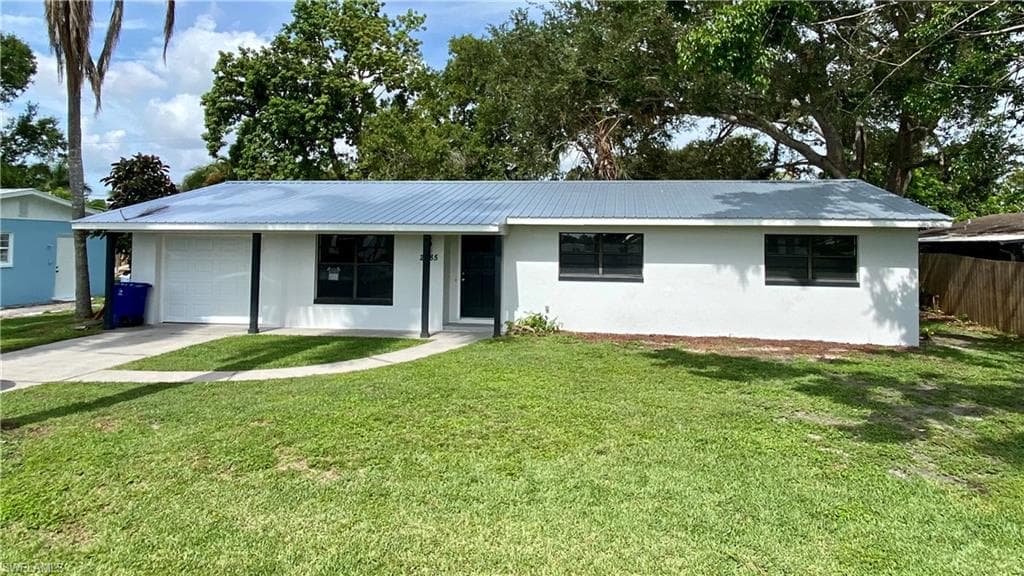 2085 E Tobago CIR FORT MYERS, FL 33905