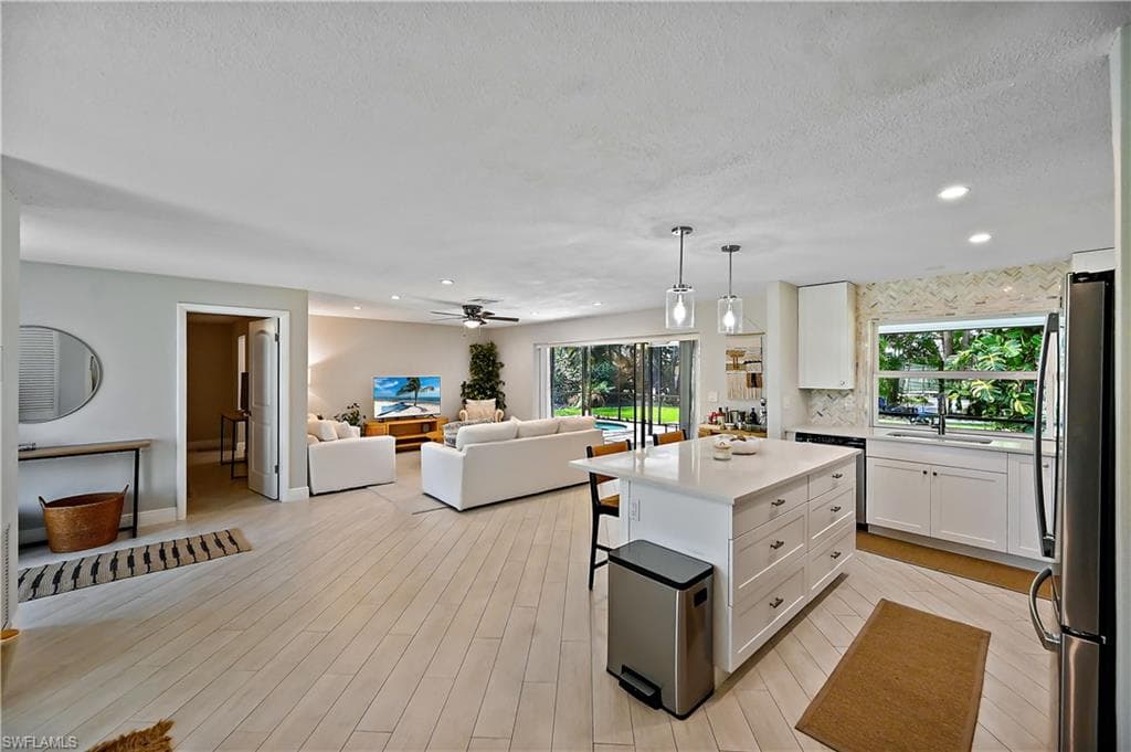 404 Marathon CT NAPLES, FL 34112