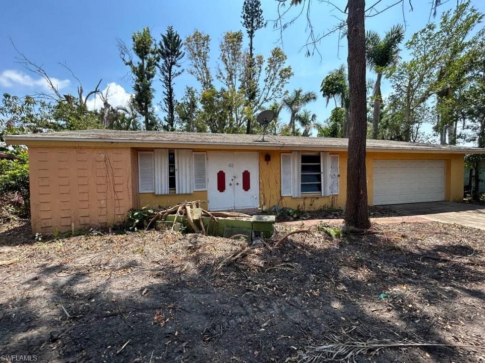 43 Lake ST NORTH FORT MYERS, FL 33903