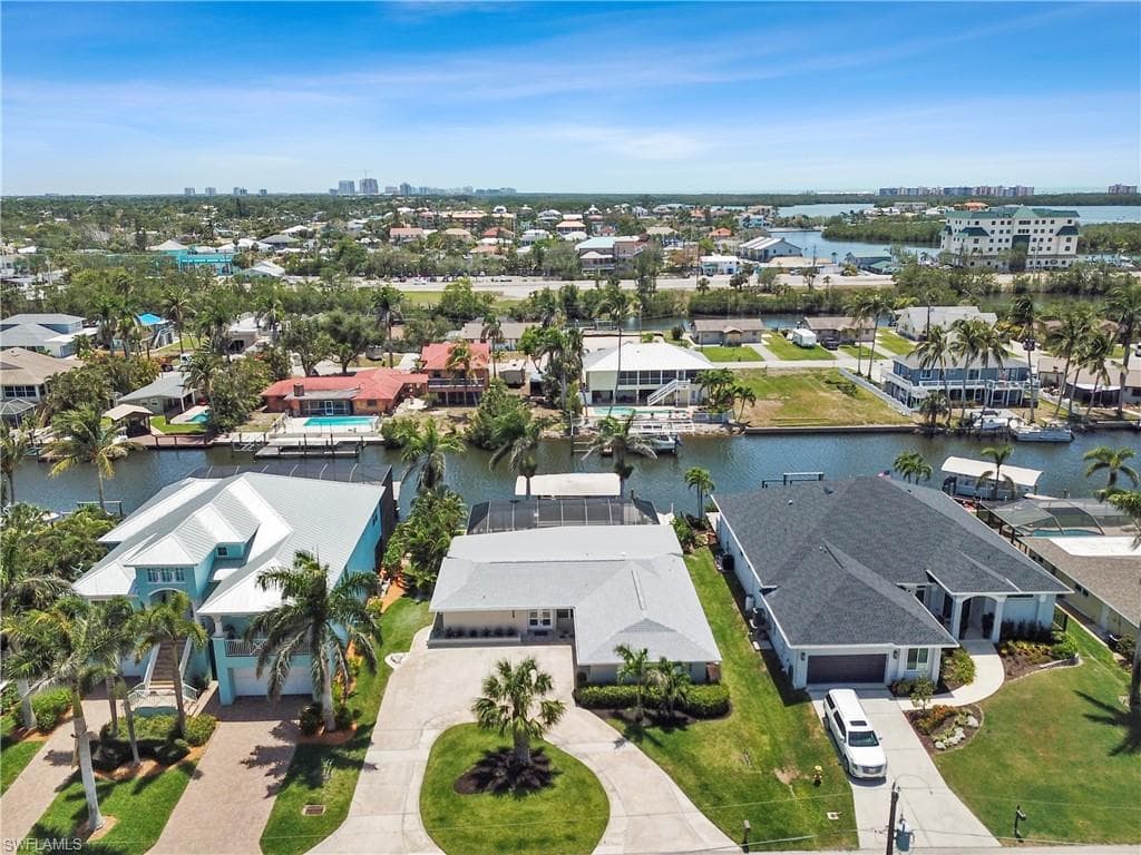 4833 Regal DR BONITA SPRINGS, FL 34134