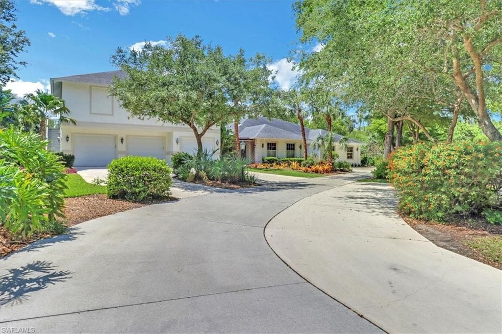 5720 Autumn Oaks LN NAPLES, FL 34119