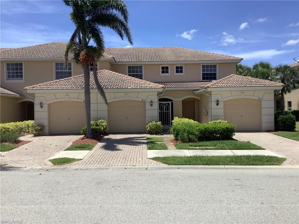 8630 Athena CT LEHIGH ACRES, FL 33971