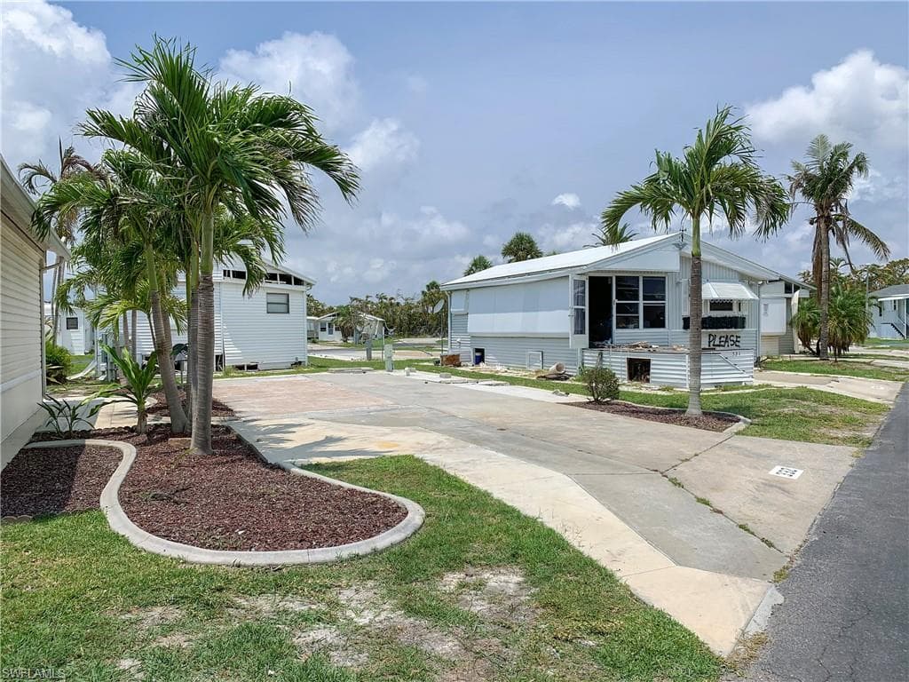 19681 Summerlin RD FORT MYERS, FL 33908