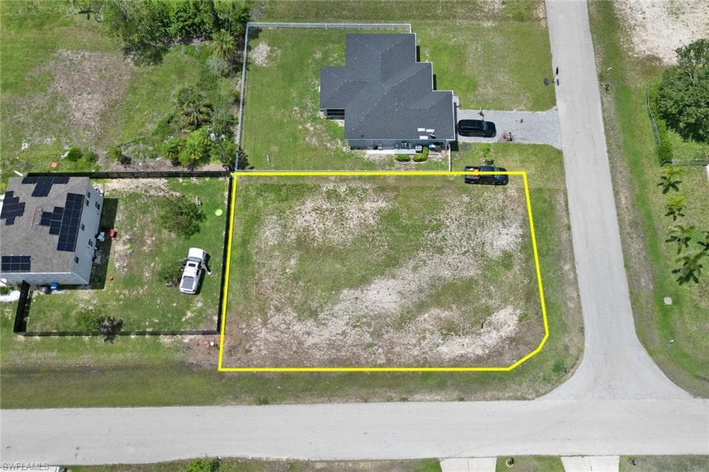 1215 1st PL CAPE CORAL, FL 33993