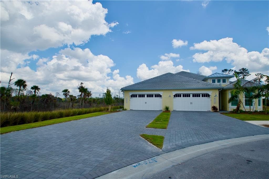 6483 Negril Isle DR NAPLES, FL 34113