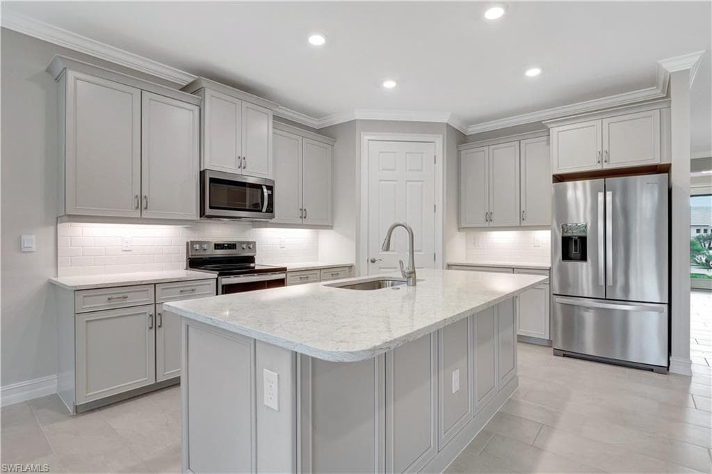 335 Tamarindo LN NAPLES, FL 34114