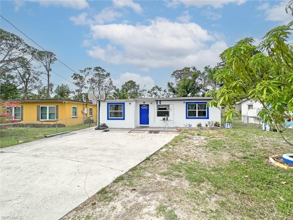 2230 Williams DR FORT MYERS, FL 33901