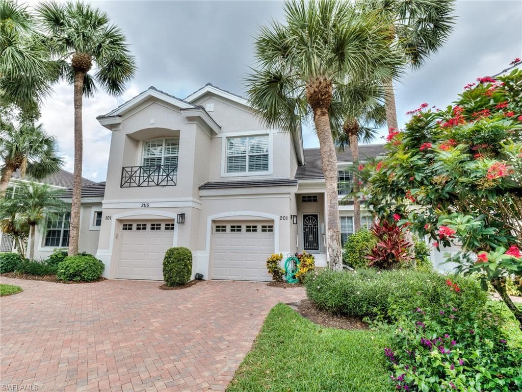 2115 Aberdeen LN 3-201 NAPLES, FL 34109