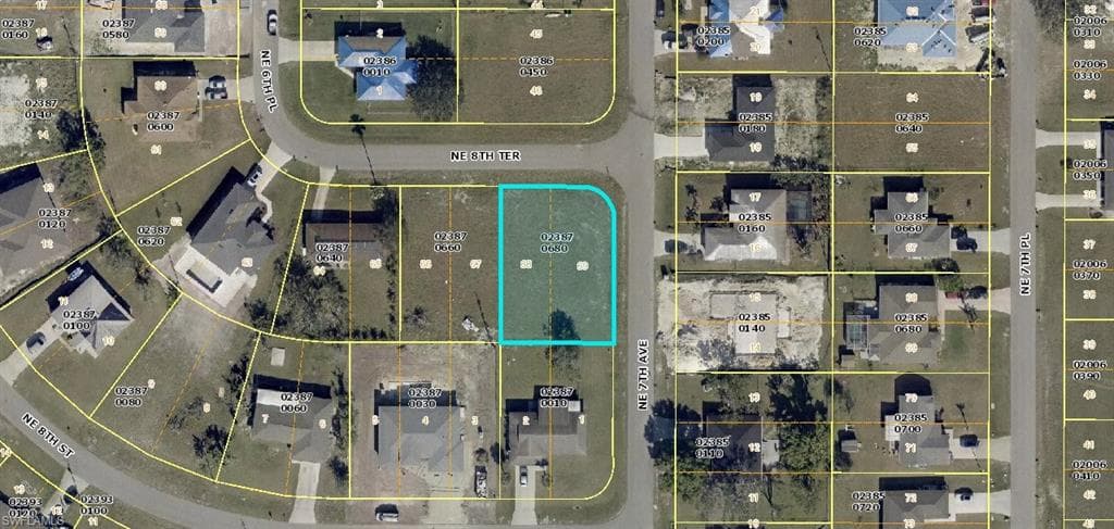 636 NE 8th TER CAPE CORAL, FL 33909