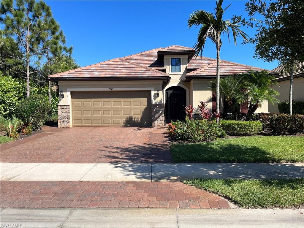7452 Blackberry DR NAPLES, FL 34114