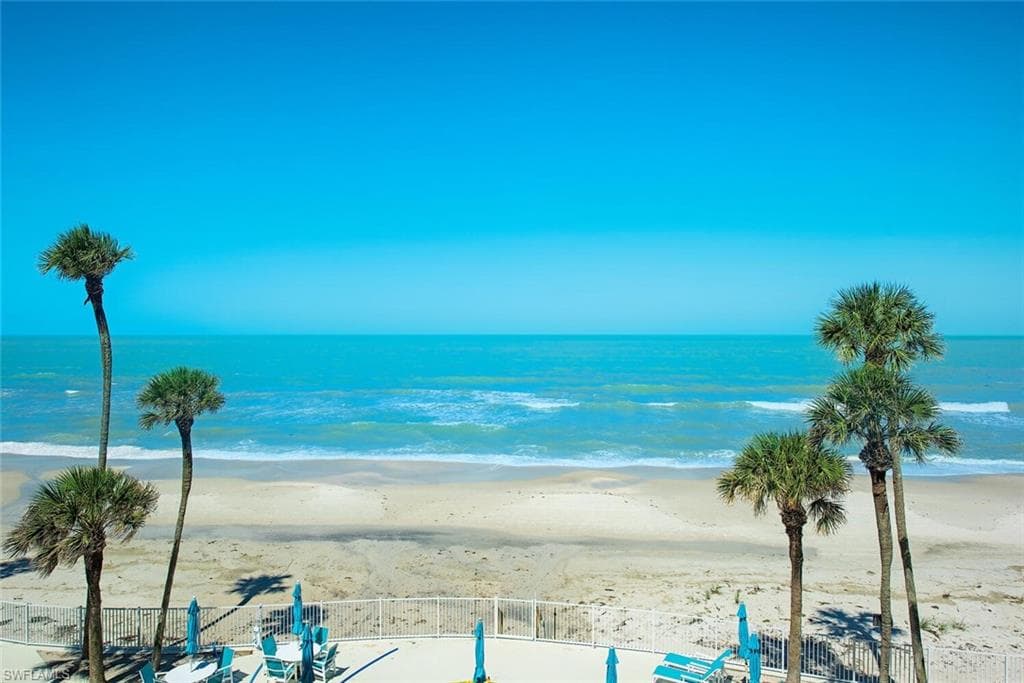 2885 Gulf Shore BLVD N 302 NAPLES, FL 34103