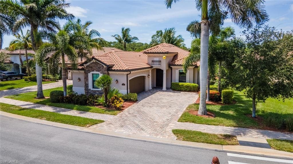 9271 Veneto PL 21 NAPLES, FL 34113