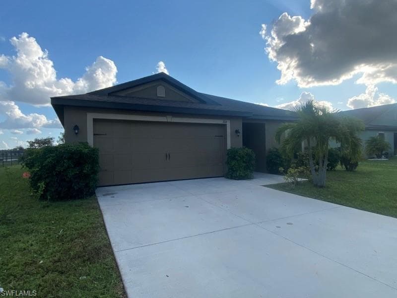 704 Evening Shade LN LEHIGH ACRES, FL 33974