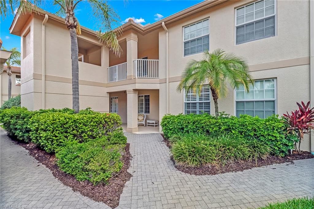 3977 Bishopwood CT E 104 NAPLES, FL 34114