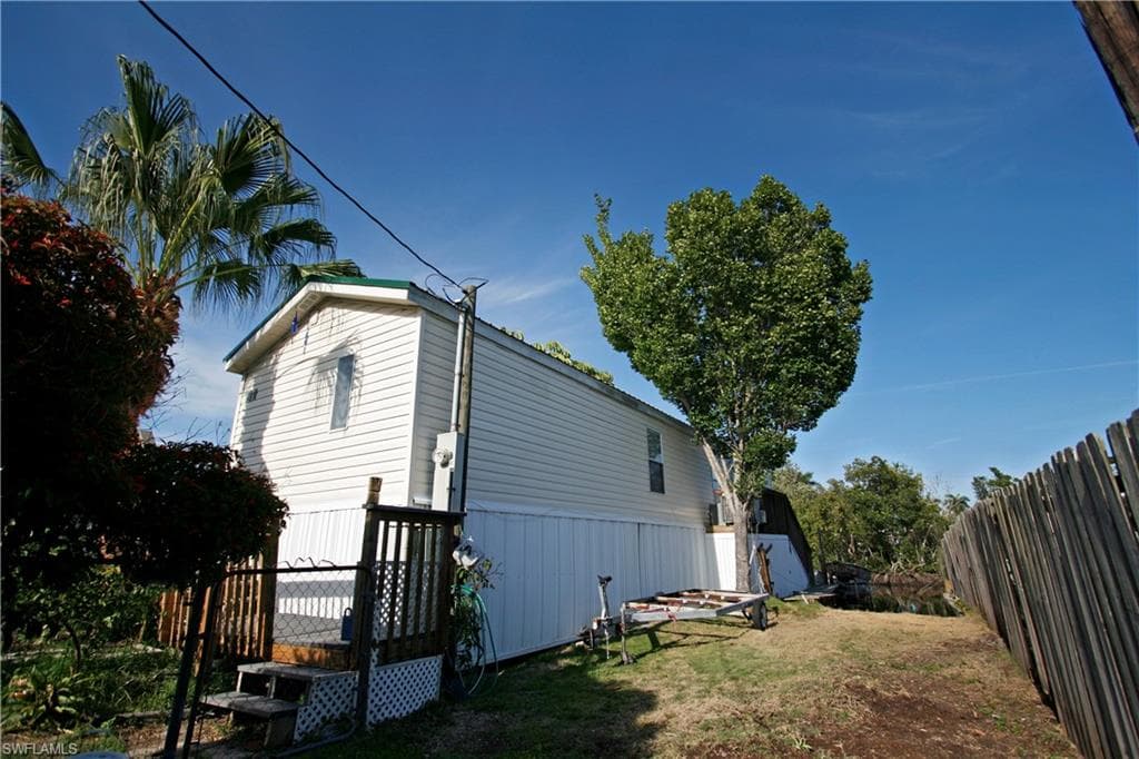 15 Egret LN EVERGLADES CITY, FL 34139