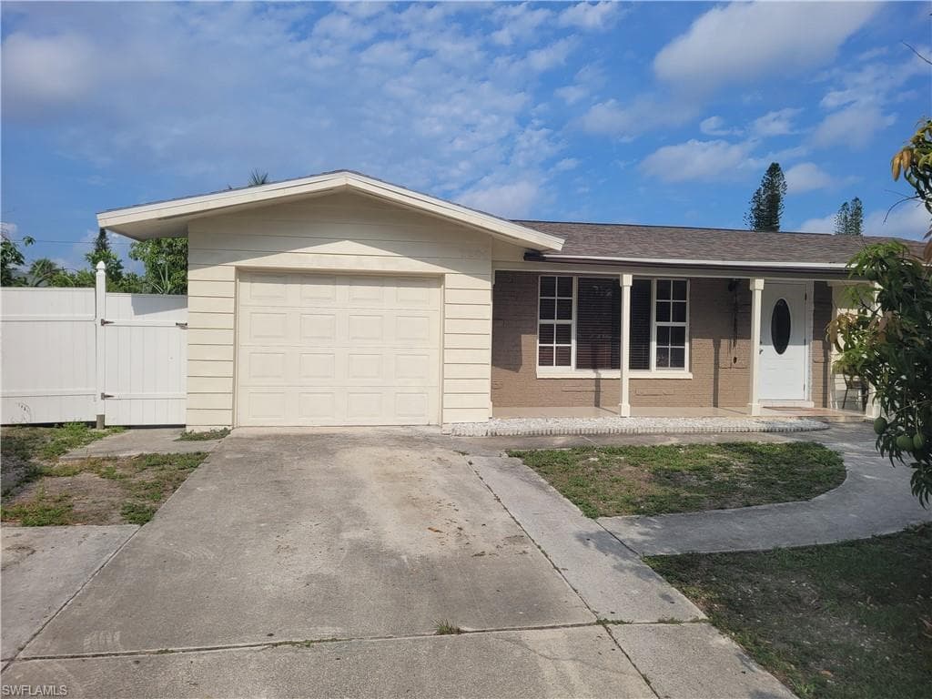 2201 43rd LN SW NAPLES, FL 34116