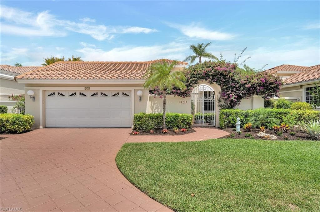 171 Via Napoli NAPLES, FL 34105
