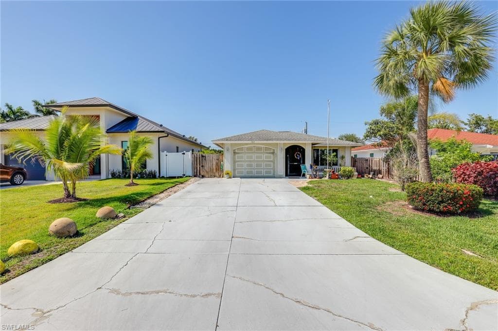 785 103rd AVE N NAPLES, FL 34108